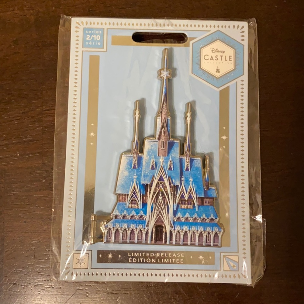 Disney CastleCollection Arendelle Castle Jumbo Pin